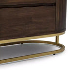 Comò moderno a 6 cassetti con design a bordo vivo, base in metallo e costruzione durevole in legno misto