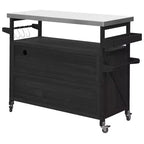 Isola per cucina Okak Outdoor con piano in acciaio inossidabile, carrello da cucina in legno con ante, ripiani e porta spezie, isola da cucina con ruote