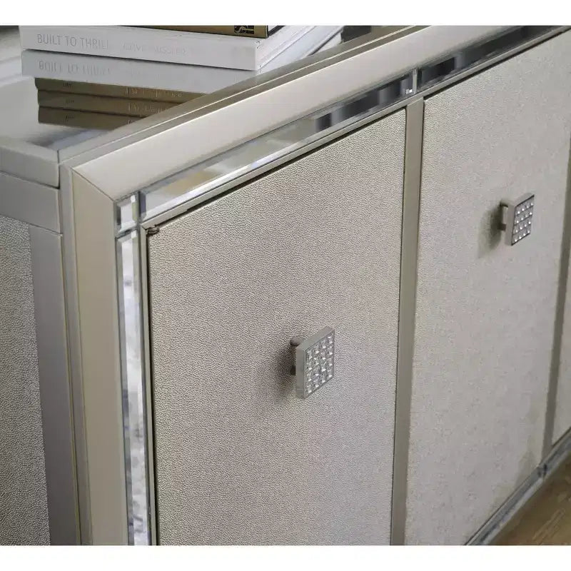 Mobile accentato Chaseton contemporaneo color Champagne