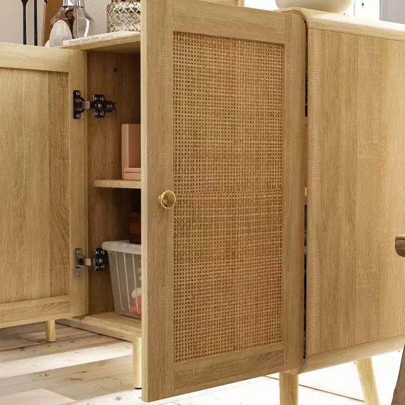 Mobile Contenitore di Ispirazione Boho con Ante in Rattan Intrecciato e Maniglie Dorate - Versatile per Camera da Letto, Studio, Ristorante e Soggiorno