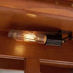 Vetrina ad Angolo Illuminata con Ante e Ripiani in Vetro Temperato - Elegante Mobile Espositivo Color Ciliegio con Lampadina per l'Arredamento di Soggiorno e Camera da Letto
