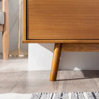 Mobile TV in legno massello Middlebrook Mid-Century da 70 pollici