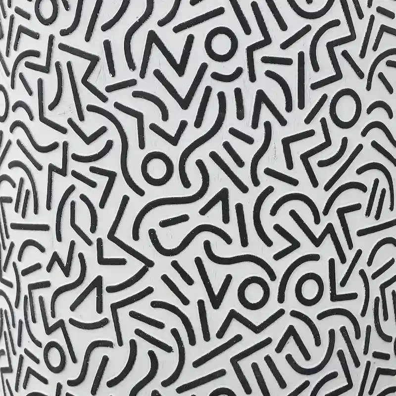 Sgabello da Giardino Geometrico a Tamburo Kiri 17.75 Stile Bohemien Moderno, Nero/Bianco, di JONATHAN Y