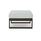 Signature Design by Ashley Beachloft Ottomana da esterni nera/grigia con cuscino - 71 cm L x 71 cm P x 48 cm H