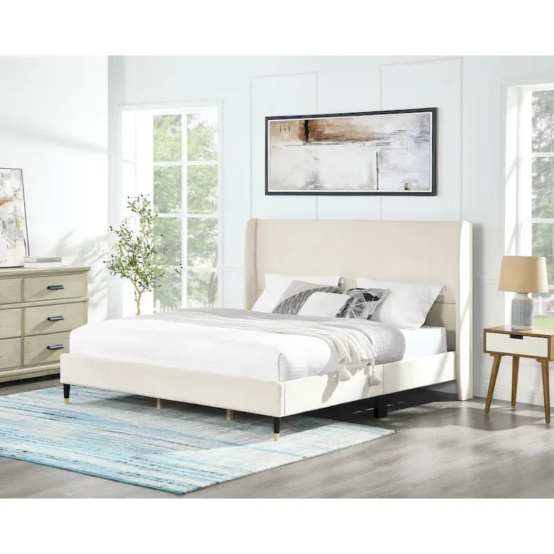 Letto a piattaforma beige king-size con testiera in velluto ad ali di pipistrello