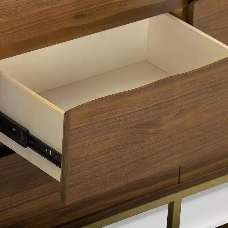 Comò moderno a 6 cassetti con design a bordo vivo, base in metallo e costruzione durevole in legno misto