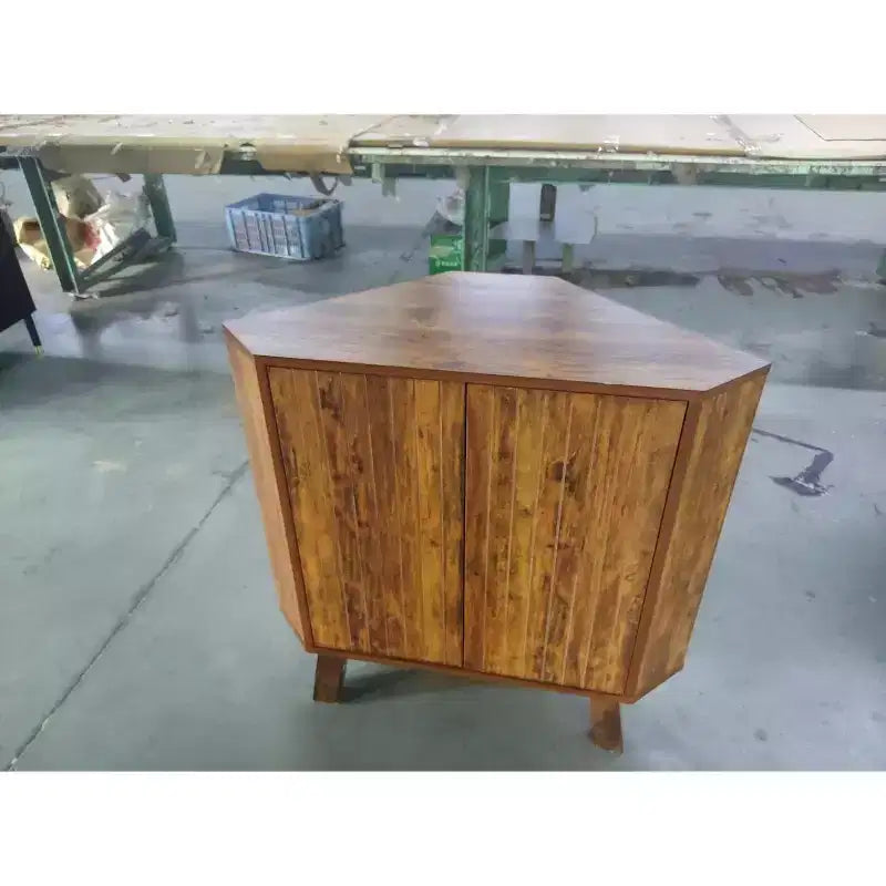 Angolo Armadio ad Angolo con Ripiano Regolabile, Tavolo ad Angolo Industriale a 3 Livelli con Ante, Tavolino Triangolare per Soggiorno, Cucina