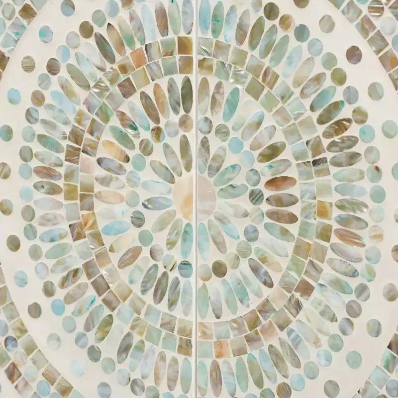 Mobiletto contenitore Quintus in madreperla e metallo mosaico/bianco/oro: accento elegante, ripiani fissi, nessun montaggio richiesto