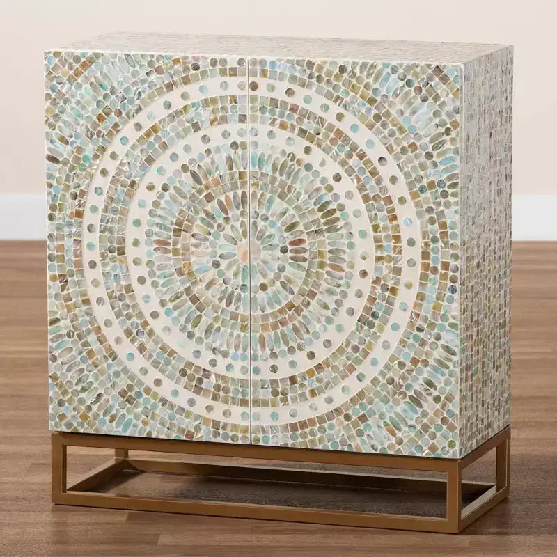 Mobiletto contenitore Quintus in madreperla e metallo mosaico/bianco/oro: accento elegante, ripiani fissi, nessun montaggio richiesto