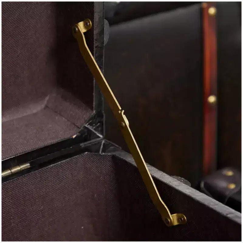 Baule da 3 Pezzi in Ecopelle Borchiato con Chiusure e Maniglie Marrone Scuro: Decorazione Tradizionale per Interni, Completamente Assemblato