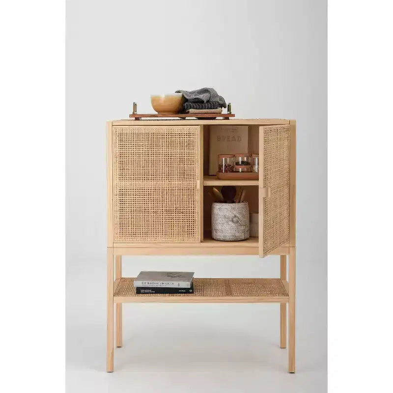 Mobile decorativo a 2 ante con ripiano, in rattan e pino, altezza 119 cm, colore naturale
