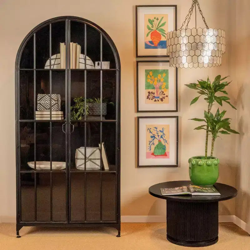 Armadietto Decorativo ad Arco da 193 cm Nero: Struttura in Ferro, Superficie in Vetro, Ripiani Fissi