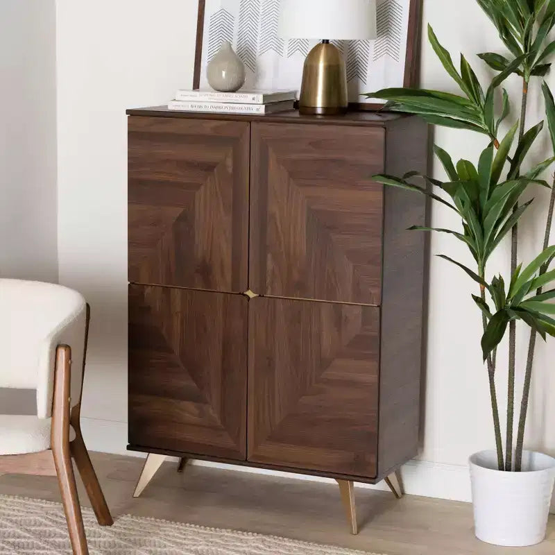 Scarpiera Graceland in legno Noce/Oro: design di metà secolo, 6 ripiani, organizza 18 paia