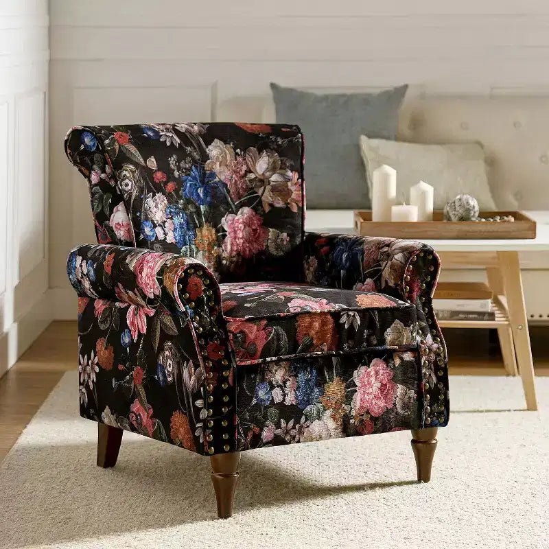 Poltrona Araceli Tradizionale in Legno Imbottita Floreale con Schienale Alto e Borchie | ART OF LIVING DESIGNS