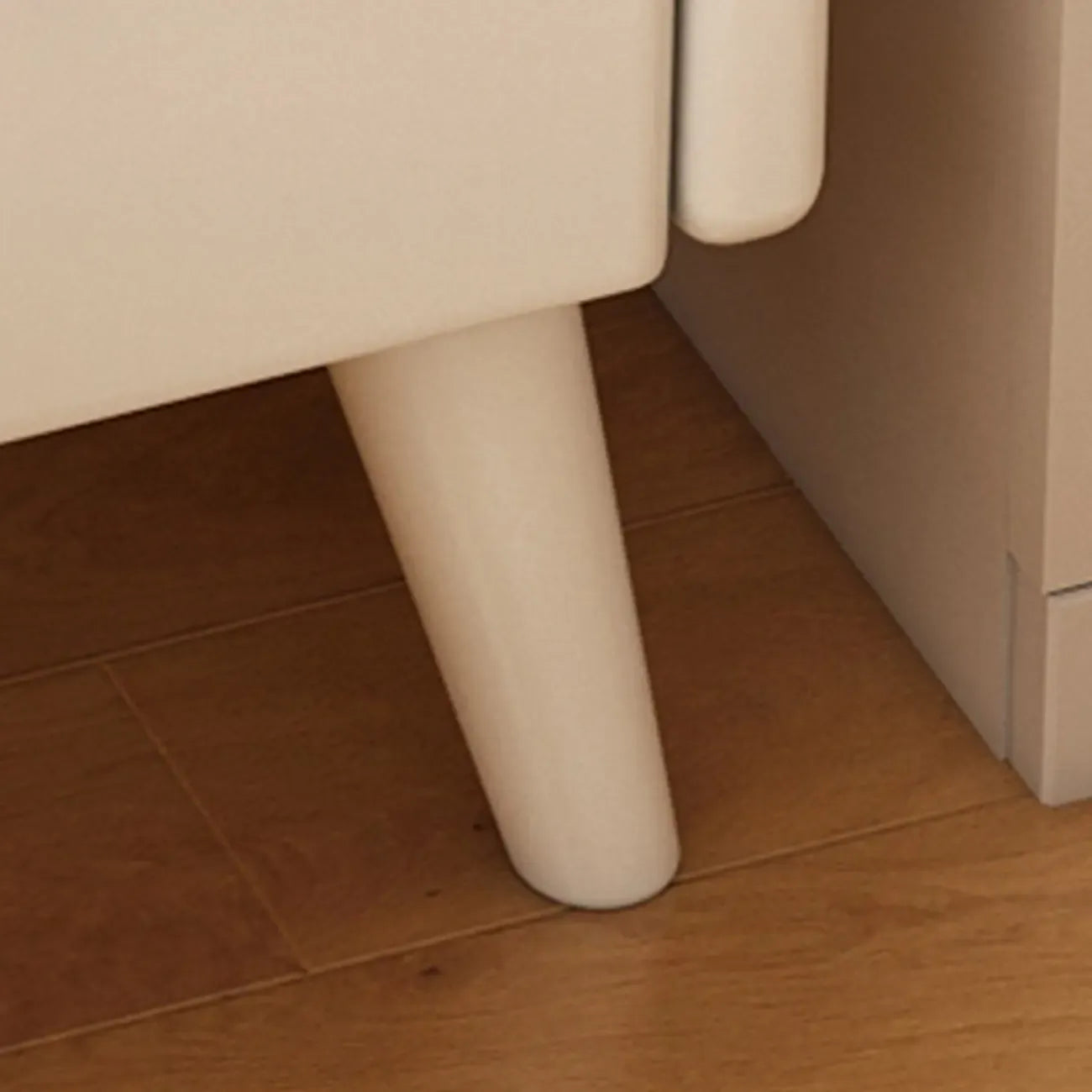 Comodino stretto in legno bianco a 2 ripiani