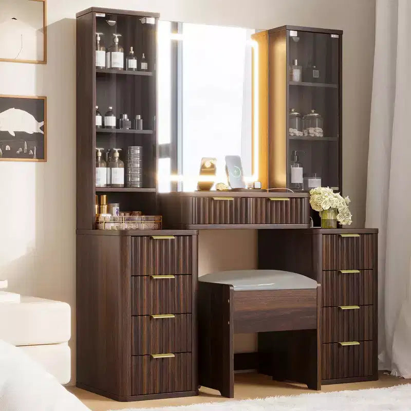 JVNOXK Set Toeletta Moderno da 43,5 Pollici con Specchio e Luce, con Cassetti e Mobiletto in Vetro Trasparente, Include Sgabello e Stazione di Ricarica, Marrone