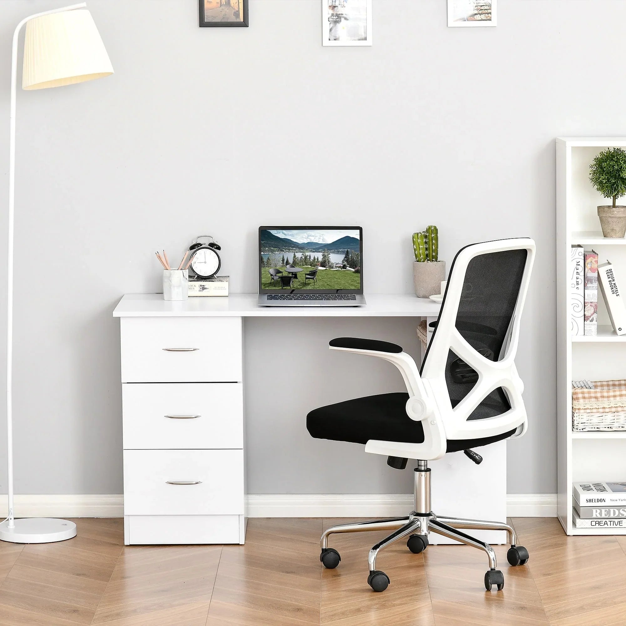HOMCOM 47" Scrivania per Computer da Ufficio Moderna con Libreria, Tavolo da Scrittura Workstation con 3 Cassetti e Ripiano - Bianco