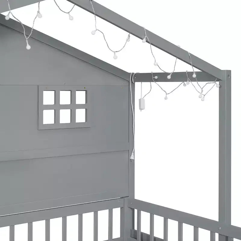 Letto a capanna per bambini con scaffali e sponde, Struttura letto in legno stile Montessori per bambini con finestra e striscia luminosa scintillante