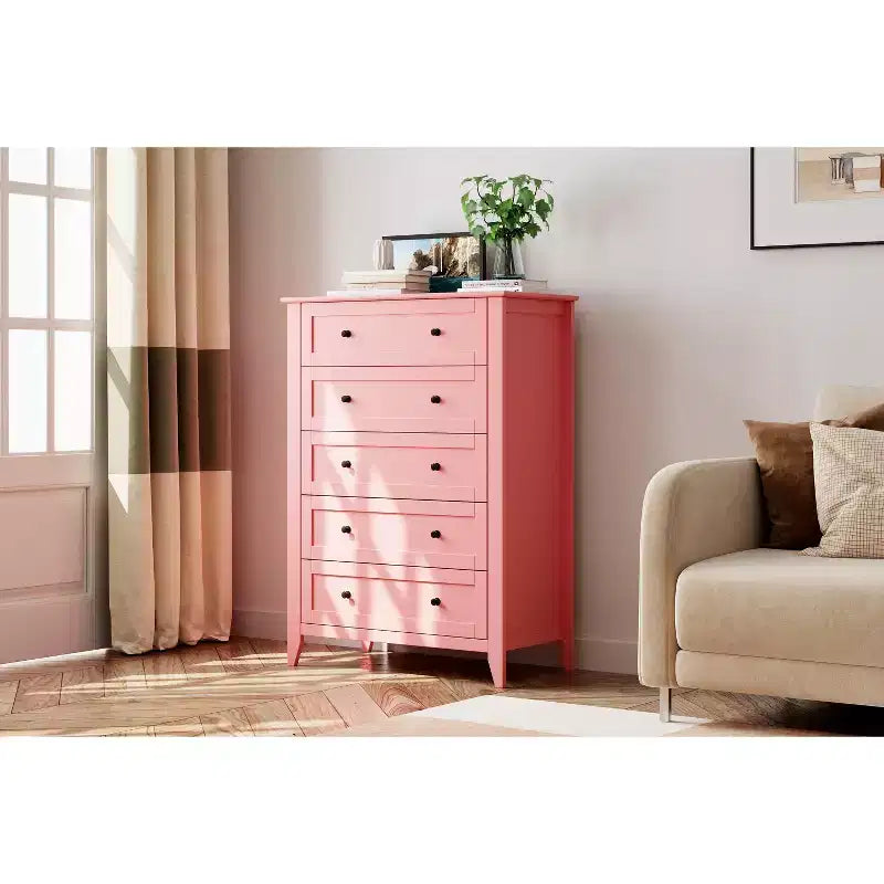 Comò a 5 cassetti alto 108 cm per camera da letto, mobile contenitore in legno con cassetti profondi 30 cm e pomelli in metallo dorato, ideale per ingresso o corridoio
