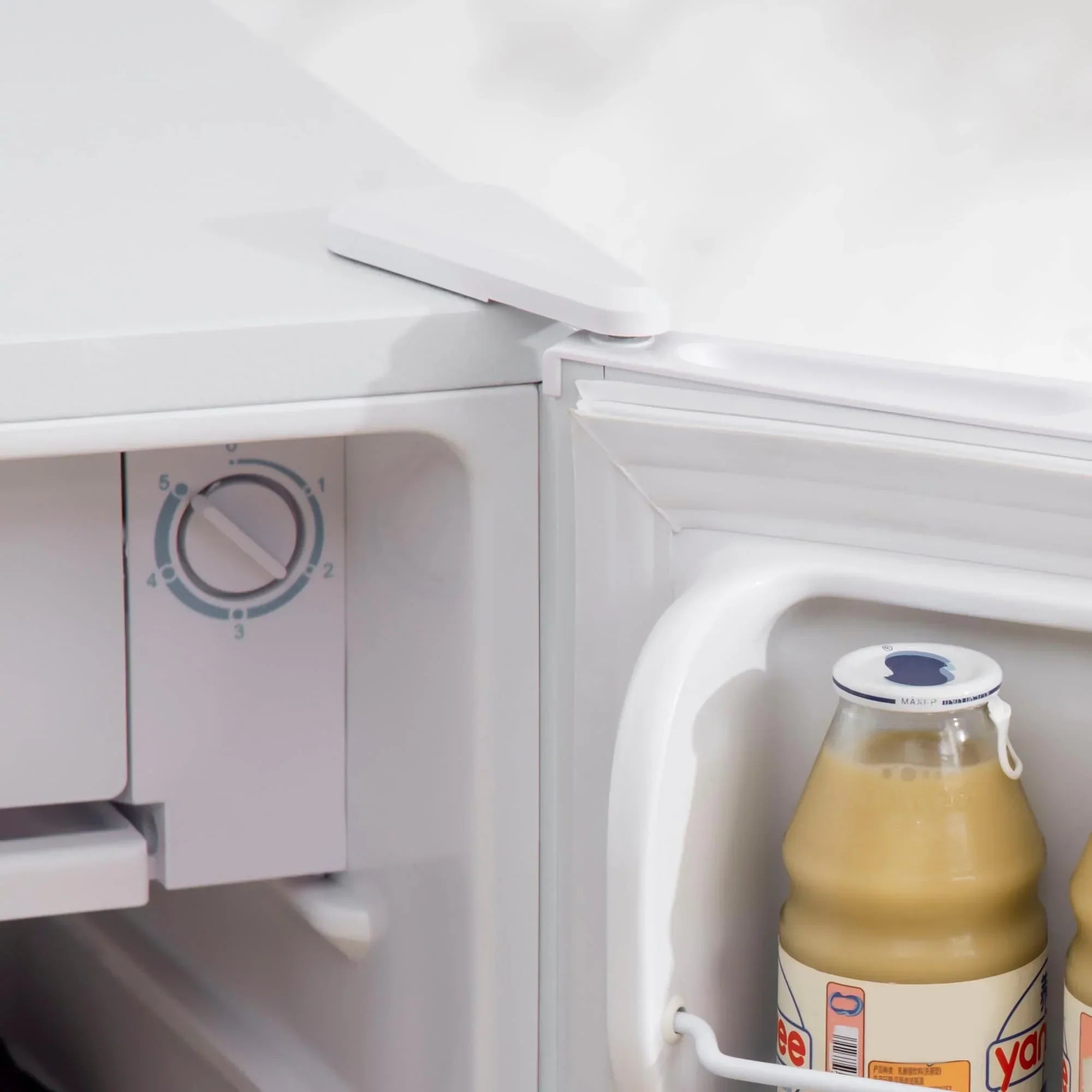 Mini Frigorifero da 90 litri con Congelatore, Frigorifero Compatto a Porta Singola con Termostato Regolabile per Camera da Letto