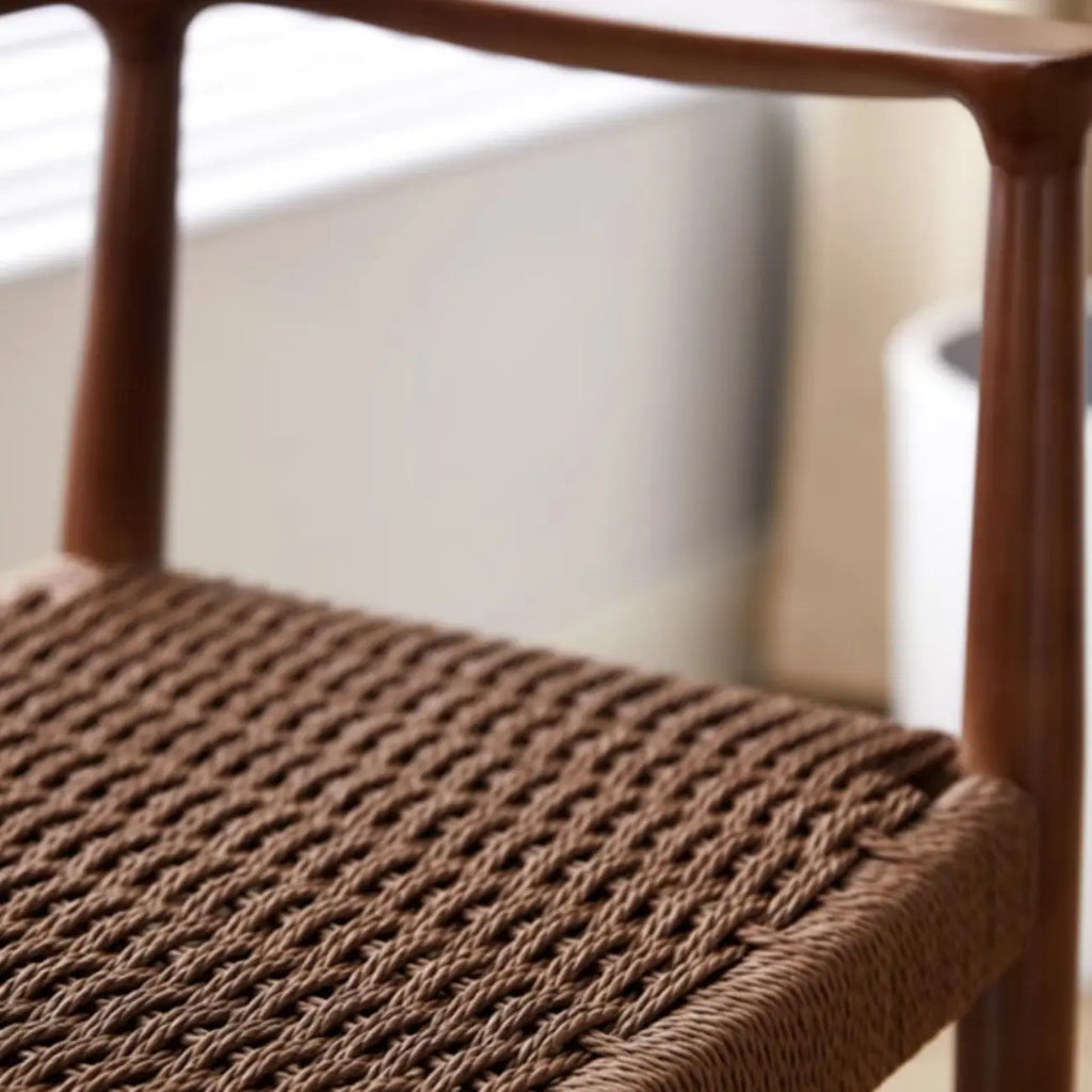 Sedia da pranzo scandinava con braccioli, seduta intrecciata in legno curvo