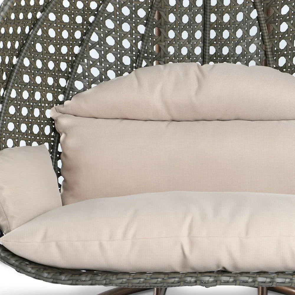 LeisureMod Sedia a Uovo Sospesa per 2 Persone con Supporto - Dondolo Pensile per Esterni/Interni in Rattan Intrecciato con Cuscini