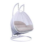 LeisureMod Sedia a Uovo Sospesa per 2 Persone con Supporto - Dondolo Pensile per Esterni/Interni in Rattan Intrecciato con Cuscini