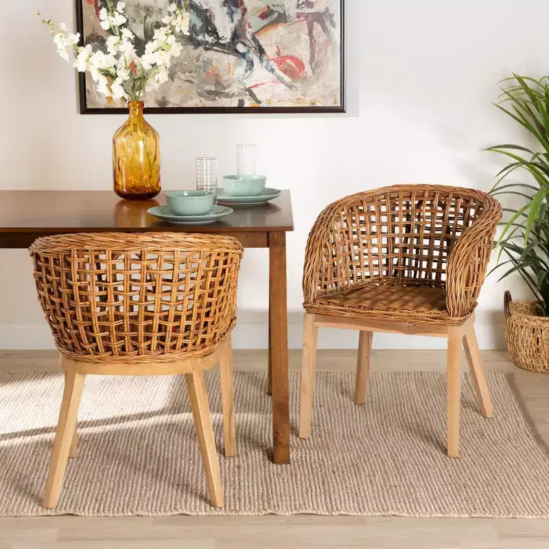bali & pari Mario Set di 2 sedie da pranzo in legno di teak con finitura marrone naturale e rattan, stile bohémien moderno
