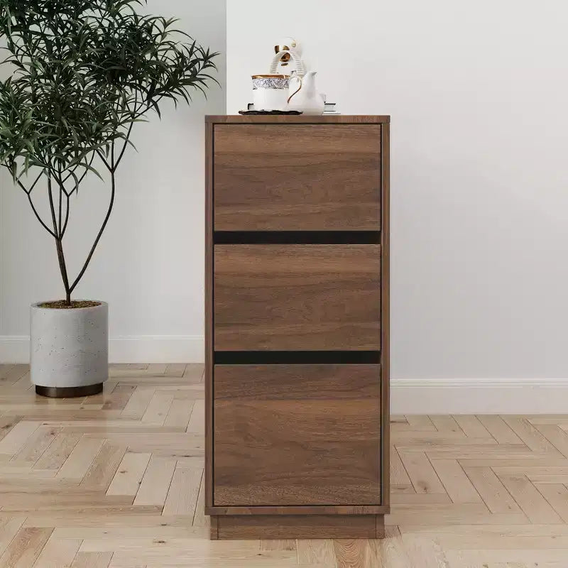 Madia moderna GDFStudio Hikaru con ante scorrevoli in vetro e cassetti