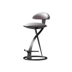 Sgabello da bar in lussuosa pelle beige con elegante struttura in metallo dorato