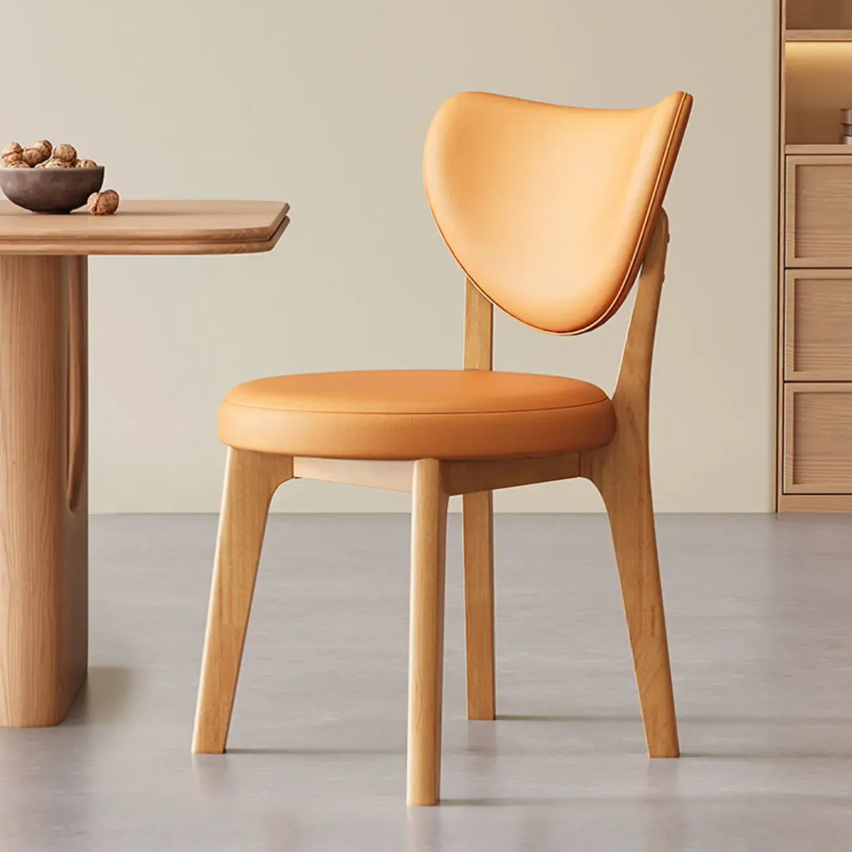 Sedia da pranzo moderna senza braccioli con schienale ad ala in similpelle