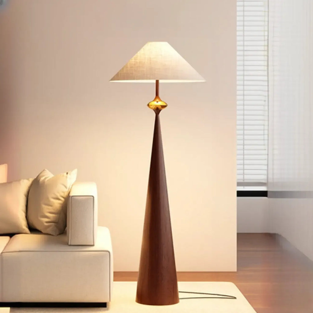 Lampada da terra contemporanea in metallo affusolato con paralume in tessuto