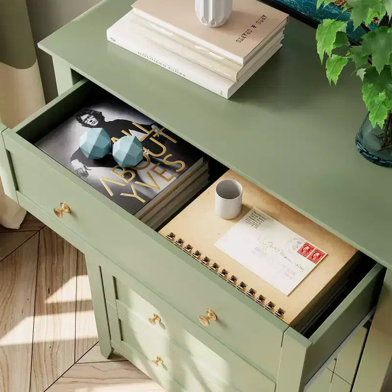 Comò a 5 cassetti alto 108 cm per camera da letto, mobile contenitore in legno con cassetti profondi 30 cm e pomelli in metallo dorato, ideale per ingresso o corridoio