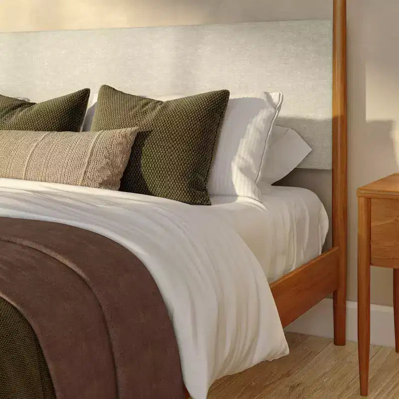 Letto a baldacchino Harbor King con testiera imbottita, biondo/Swiss Coffee (MD2411-01)