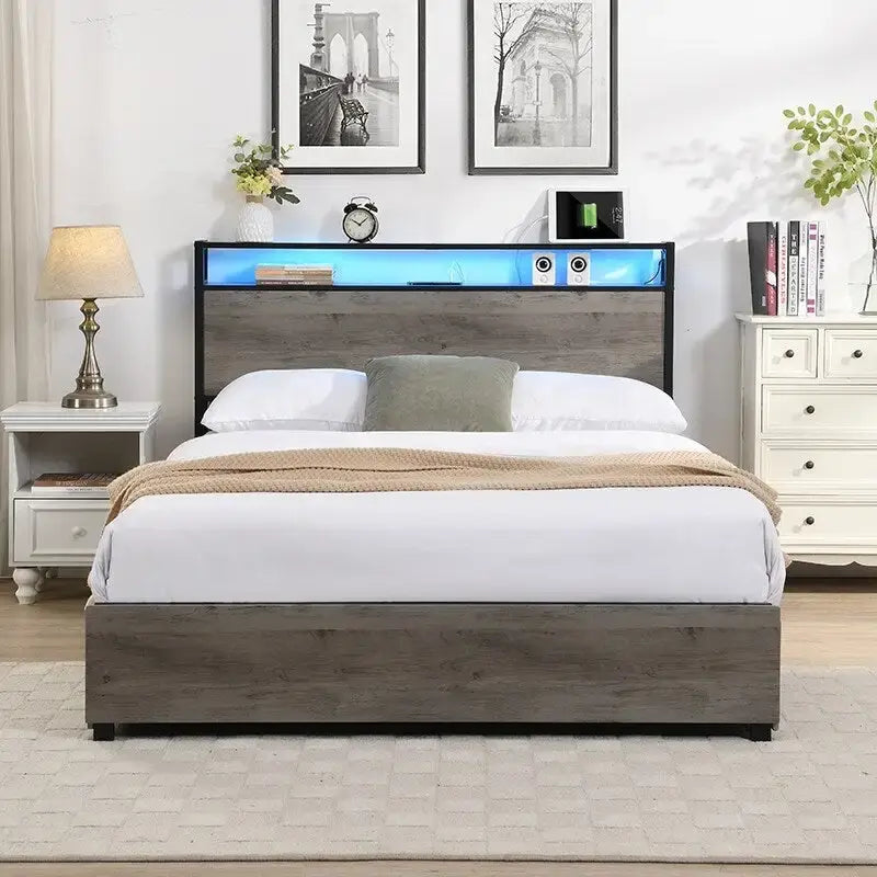 Letto a piattaforma in legno e metallo con testiera portaoggetti