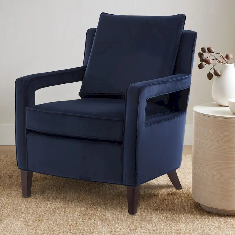 Poltrona accentuata in velluto Quinn di Greyson Living