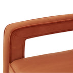 Poltrona accentuata in velluto Quinn di Greyson Living