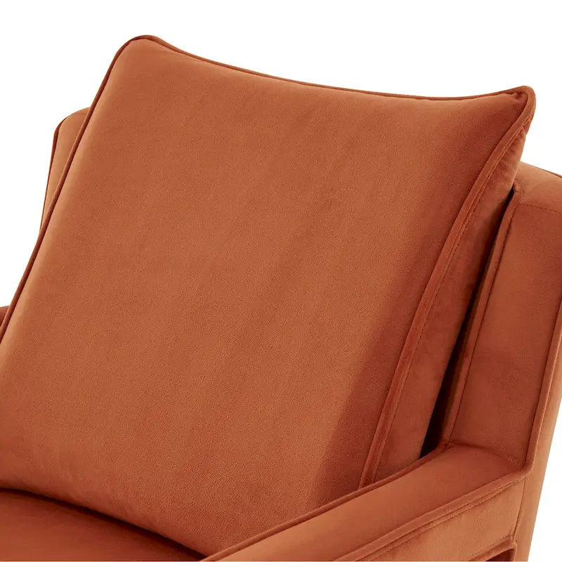 Poltrona accentuata in velluto Quinn di Greyson Living