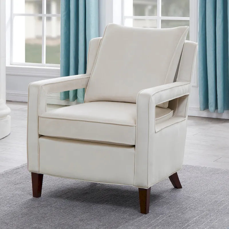 Poltrona accentuata in velluto Quinn di Greyson Living