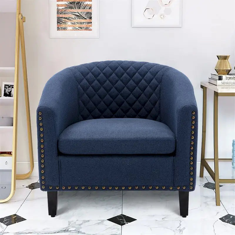Poltrona a barile accent per soggiorno con borchie e gambe in legno massello