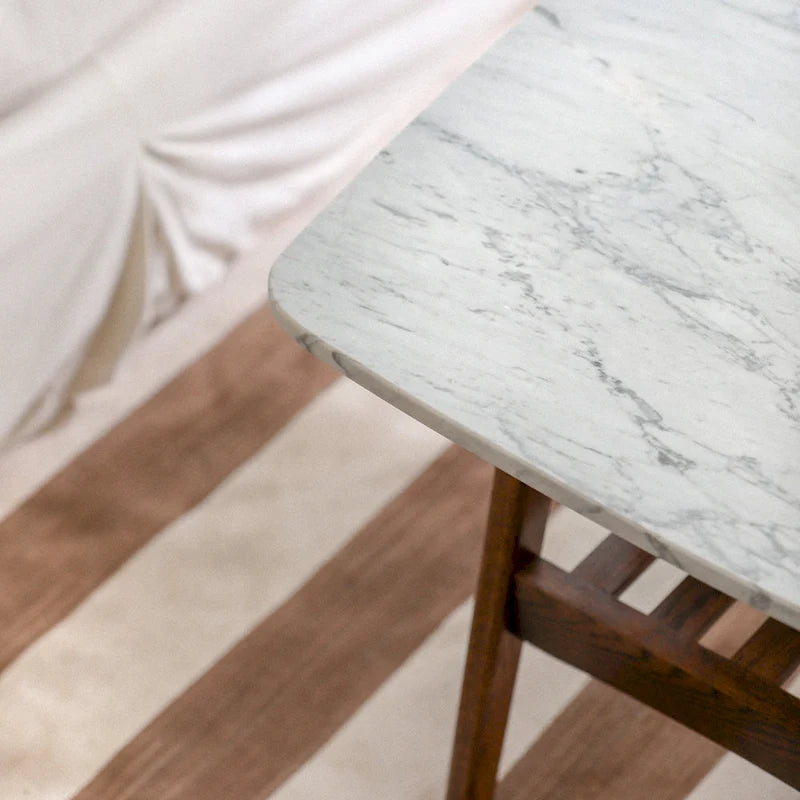 Bellissimo tavolino da caffè in marmo bianco di Carrara italiano per un soggiorno moderno ed elegante