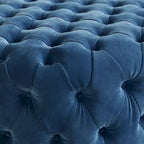 Pouf rotondo trapuntato in velluto Corvus Chesterfield con rotelle