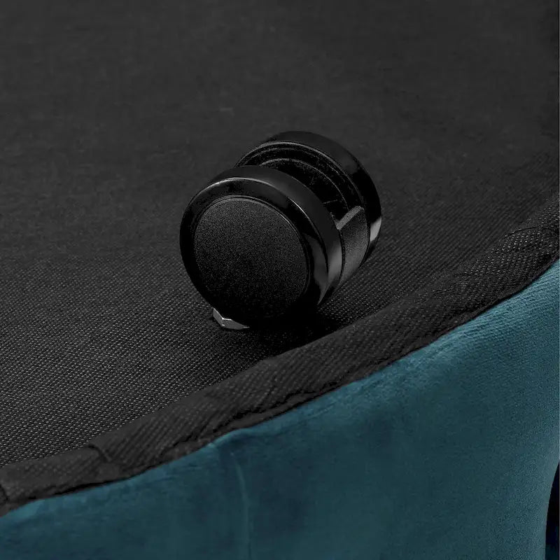 Pouf rotondo trapuntato in velluto Corvus Chesterfield con rotelle