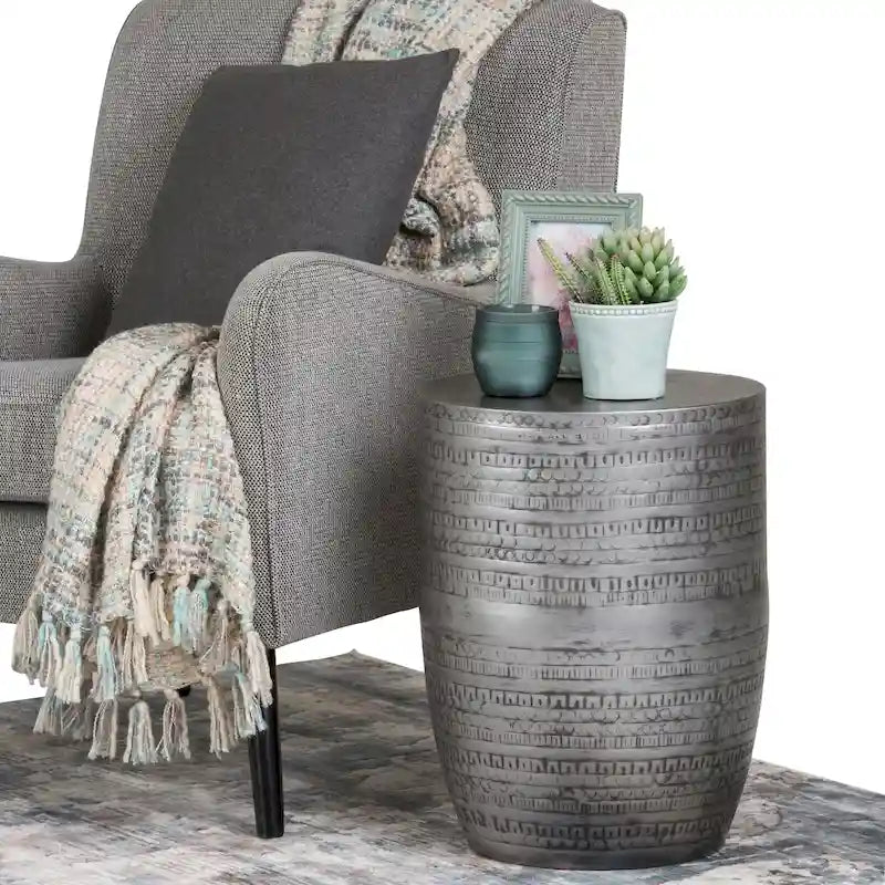 WYNDENHALL Jean Tavolino con accenti in metallo con motivo tribale, larghezza 15 e assemblato - 15w x 15d x 20h