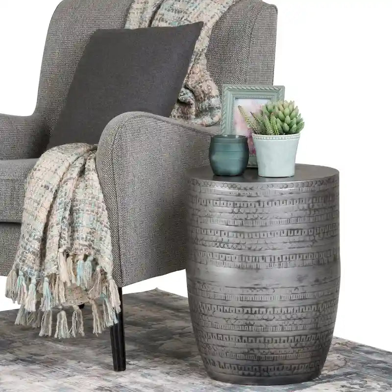 WYNDENHALL Jean Tavolino con accenti in metallo con motivo tribale, larghezza 15 e assemblato - 15w x 15d x 20h