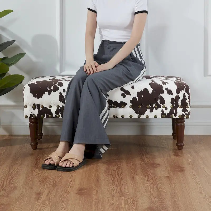 Panca in finto pelo bovino Designs4Comfort di Convenience Concepts con borchie decorative