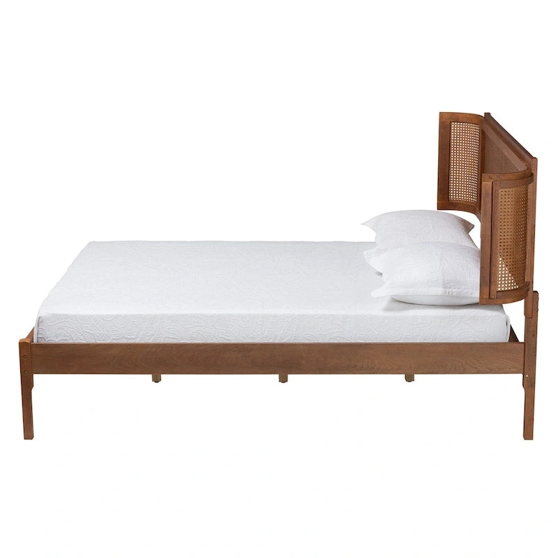 Letto a piattaforma in legno rifinito noce e rattan naturale Eridian Mid-Century Modern