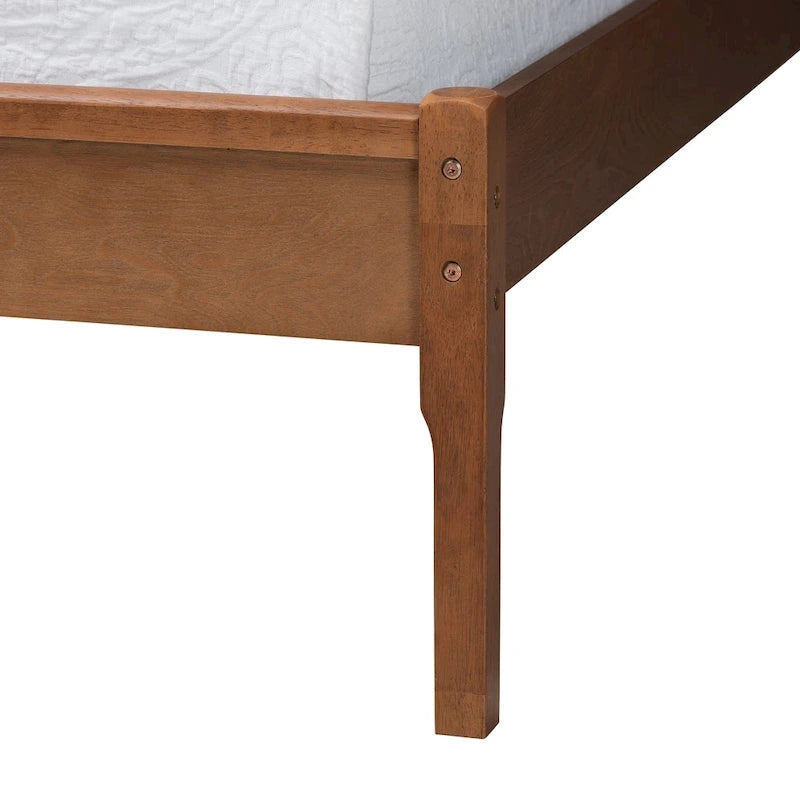 Letto a piattaforma in legno rifinito noce e rattan naturale Eridian Mid-Century Modern