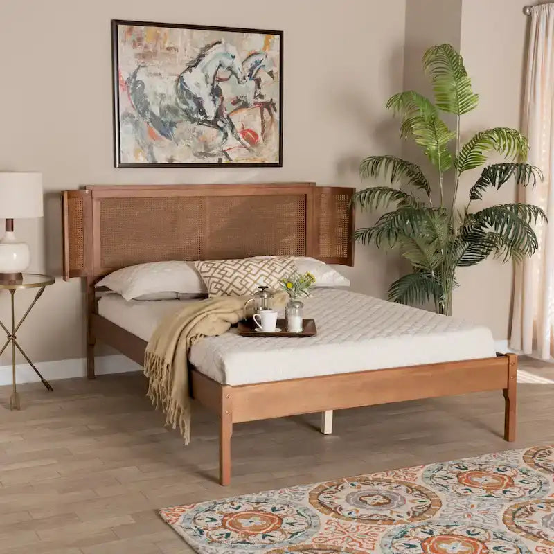 Letto a piattaforma in legno rifinito noce e rattan naturale Eridian Mid-Century Modern