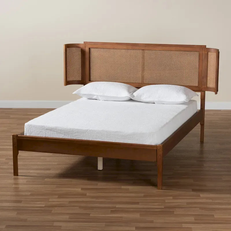 Letto a piattaforma in legno rifinito noce e rattan naturale Eridian Mid-Century Modern